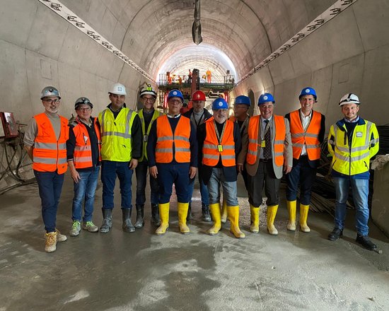 Sicherheit geht vor: Besuch einer Delegation der Parlamentarischen Untersuchungsausschusses für Arbeitsbedingungen in Italien auf der Baustelle Mauls